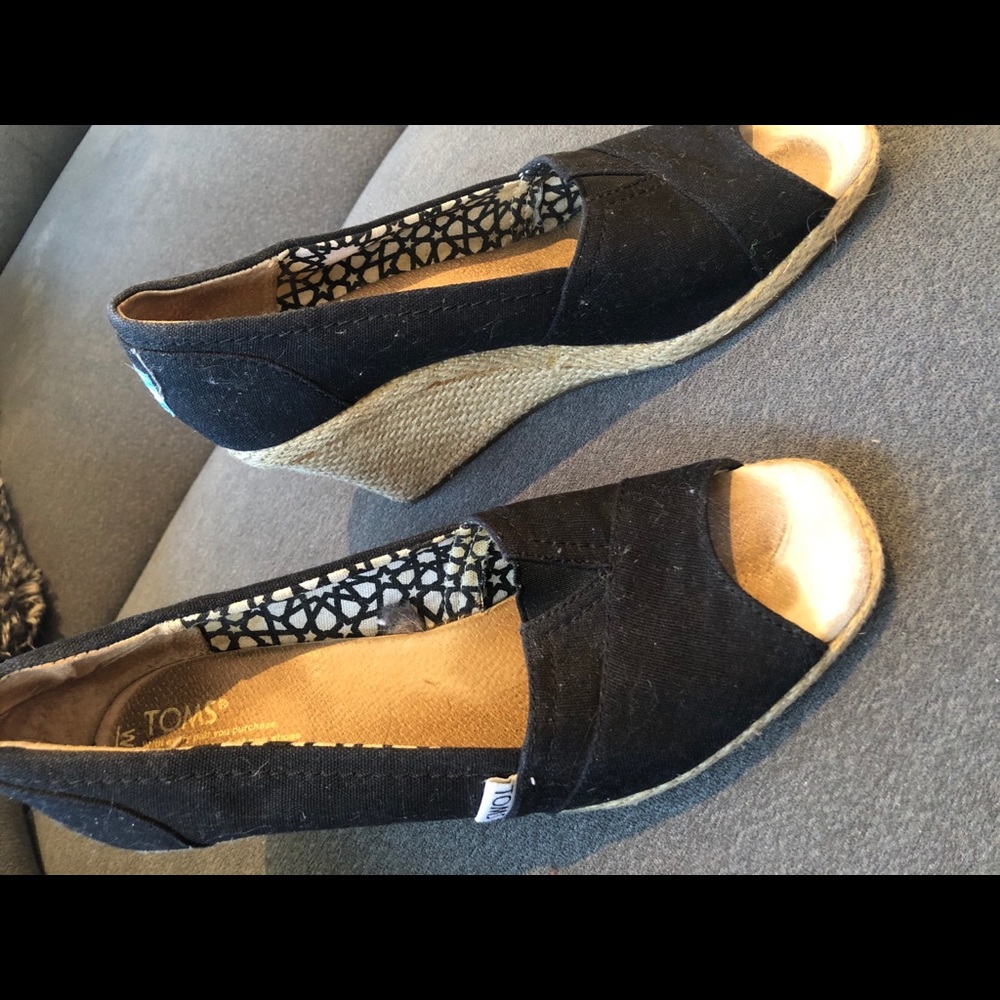 Tom’s, Black Wedges